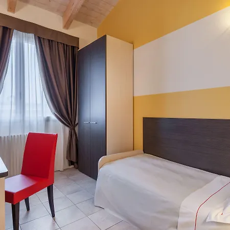 ホテル Village 4*