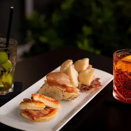 Village ホテル 4*